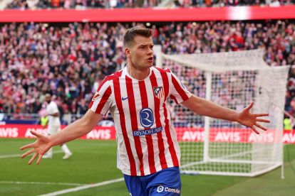 MADRID, SPAIN - DECEMBER 13: Alexander Sorloth of Atletico de Madrid celebrates scoring a goal which is later disallowed during the LaLiga EA Sports match between Atletico de Madrid and Valencia CF at Riyadh Air Metropolitano on December 13, 2025 in Madrid, Spain. (Photo by Florencia Tan Jun/Getty Images) (Juventus links)