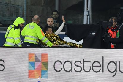 BOLOGNA, ITALY - FEBRUARY 11: Pedro Rodriguez of SS Lazio is stretchered off after being injured during the Coppa Italia match between Bologna FC and SS Lazio at the Renato Dall'Ara Stadium on February 11, 2026 in Bologna, Italy. (Photo by Marco Rosi - SS Lazio/Getty Images)