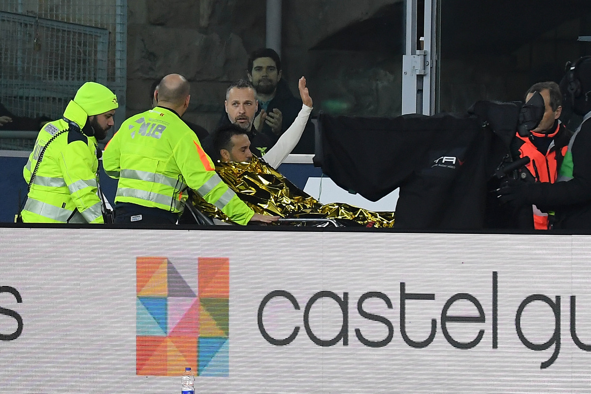 BOLOGNA, ITALY - FEBRUARY 11: Pedro Rodriguez of SS Lazio is stretchered off after being injured during the Coppa Italia match between Bologna FC and SS Lazio at the Renato Dall'Ara Stadium on February 11, 2026 in Bologna, Italy. (Photo by Marco Rosi - SS Lazio/Getty Images)