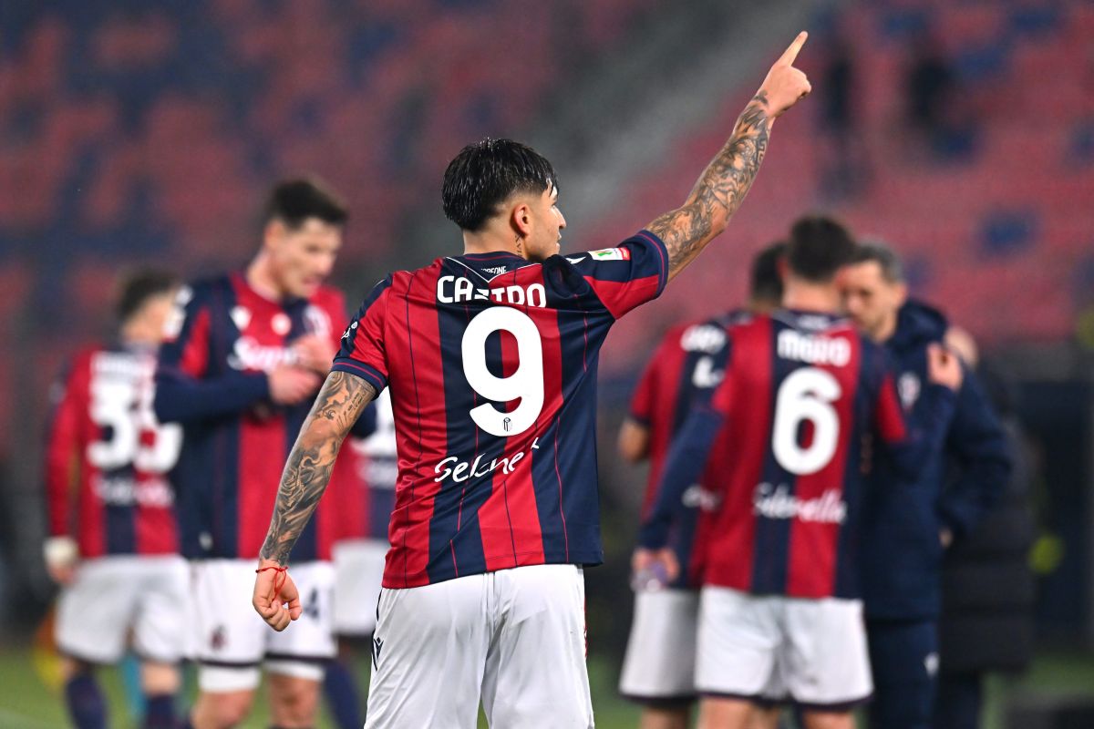 BOLOGNA, ITALY - FEBRUARY 11: Santiago Castro of Bologna celebrates scoring his team's first goal during the Coppa Italia match between Bologna FC and SS Lazio at Renato Dall'Ara Stadium on February 11, 2026 in Bologna, Italy. (Photo by Alessandro Sabattini/Getty Images)