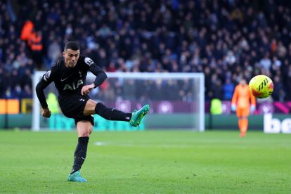 BURNLEY, ENGLAND - JANUARY 24: Pedro Porro of Tottenham Hotspur has a chance during the Premier League match between Burnley and Tottenham Hotspur at Turf Moor on January 24, 2026 in Burnley, England. (Photo by Molly Darlington/Getty Images)