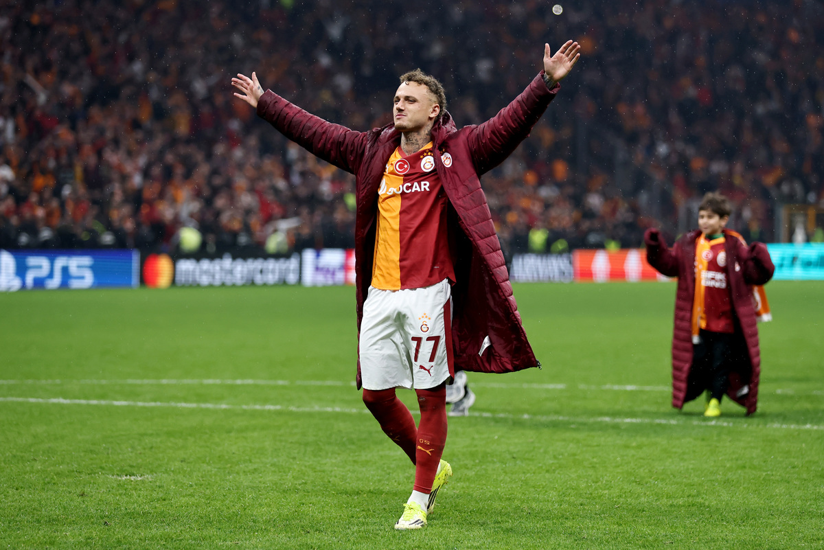 ISTANBUL, TURKEY - FEBRUARY 17: Noa Lang of Galatasaray A.S. celebrates after the team's victory during the UEFA Champions League 2025/26 League Knockout Play-off First Leg match between Galatasaray A.S. and Juventus at Ali Sami Yen Spor Kompleksi on February 17, 2026 in Istanbul, Turkey. (Photo by Burak Kara/Getty Images)