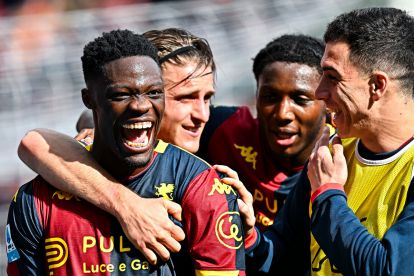 GENOA, ITALY - FEBRUARY 22: Caleb Ekuban of Genoa (left) celebrates with his team-mates Lorenzo Colombo, Brooke Norton Cuffy and Patrizio Masini after scoring a goal during the Serie A match between Genoa CFC and Torino FC at Stadio Luigi Ferraris on February 22, 2026 in Genoa, Italy. (Photo by Simone Arveda/Getty Images)