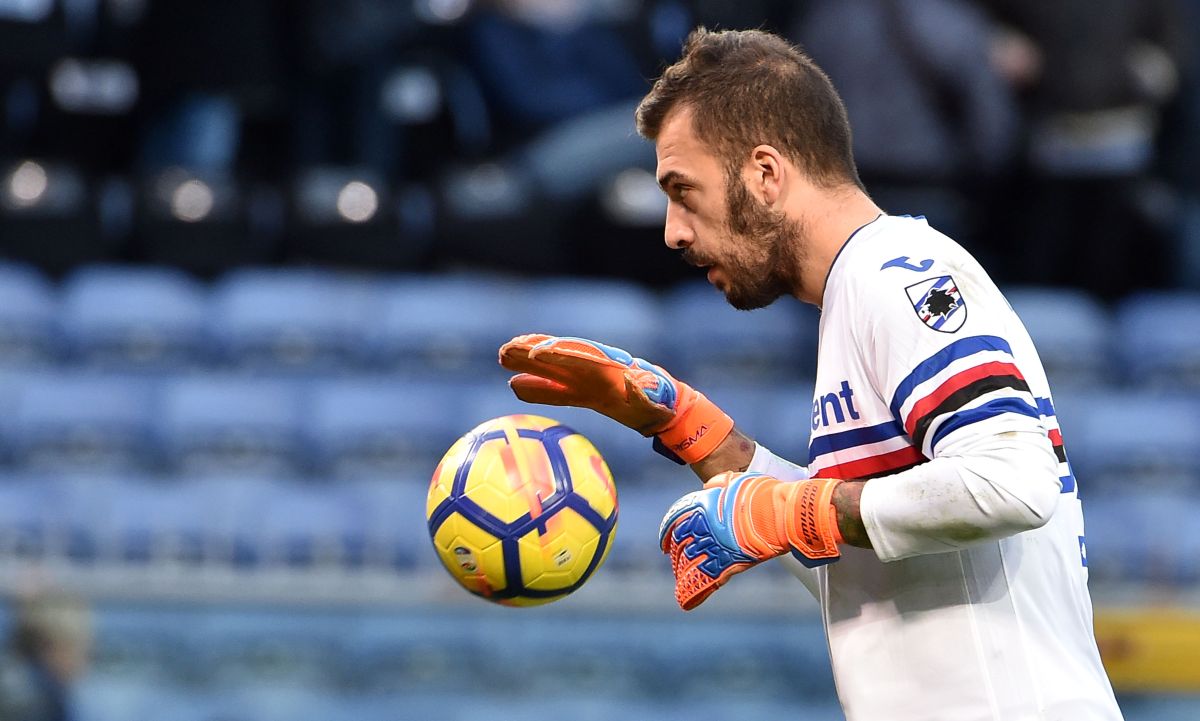 GENOA, GE - DECEMBER 17: Emiliano Viviano Sampdoria goalkeeper during the Serie A match between UC Sampdoria and US Sassuolo at Stadio Luigi Ferraris on December 17, 2017 in Genoa, Italy. (Photo by Paolo Rattini/Getty Images)