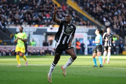 UDINE, ITALY - FEBRUARY 15: Oumar Solet of Udinese celebrates scoring his team's first goal during the Serie A match between Udinese Calcio and US Sassuolo Calcio at Stadio Friuli on February 15, 2026 in Udine, Italy. (Photo by Timothy Rogers/Getty Images)