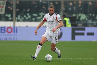 CREMONA, ITALY - MARCH 01: Adrien Rabiot of AC Milan runs with the ball during the Serie A match between US Cremonese and AC Milan at Stadio Giovanni Zini on March 01, 2026 in Cremona, Italy. (Photo by Francesco Scaccianoce/Getty Images)