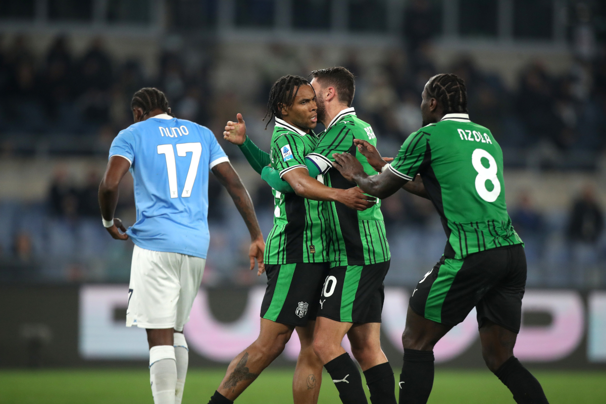 ROME, ITALY - MARCH 09: Armand Lauriente with his teammates of US Sassuolo Calcio celebrates after scoring the team's first goal during Serie A match between SS Lazio and US Sassuolo Calcio at Stadio Olimpico on March 09, 2026 in Rome, Italy. (Photo by Paolo Bruno/Getty Images)