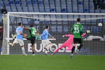 ROME, ITALY - MARCH 09: Armand Lauriente of US Sassuolo scores a goal during the Serie A match between SS Lazio and US Sassuolo Calcio at Stadio Olimpico on March 09, 2026 in Rome, Italy. (Photo by Marco Rosi - SS Lazio/Getty Images)