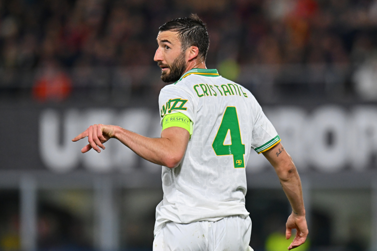BOLOGNA, ITÁLIA - 12 DE MARÇO: Brian Christian da AS Roma durante a partida de primeira mão das oitavas de final da UEFA Europa League 2025/26 entre Bologna FC 1909 e AS Roma no Stadio Renato Dall'Ara em 20 de março de 12 em Bologna 2026 em Bolonha. (Foto de Alessandro Sabatini/Getty Images)