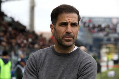 CAGLIARI, ITALY - MARCH 07: the coach of Como Cesc Fabregas look on during the Serie A match between Cagliari Calcio and Como 1907 at Stadio Sant'Elia on March 07, 2026 in Cagliari, Italy. (Photo by Enrico Locci/Getty Images)
