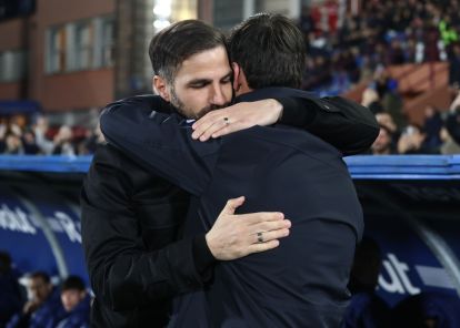 COMO, ITALY - MARCH 03: Como 1907 coach Cesc Fabregas embraces FC Internazionale coach Cristian Chivu during the Coppa Italia match between Como 1907 and FC Internazionale at Giuseppe Sinigaglia Stadium on March 03, 2026 in Como, Italy. (Photo by Marco Luzzani/Getty Images)