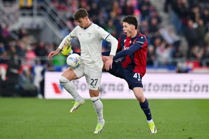 BOLOGNA, ITALY - MARCH 22: Daniel Maldini of Lazio controls the ball under pressure from Martin Vitik of Bologna during the Serie A match between Bologna FC 1909 and SS Lazio at Renato Dall'Ara Stadium on March 22, 2026 in Bologna, Italy. (Photo by Alessandro Sabattini/Getty Images)