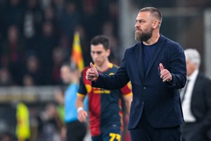GENOA, ITALY - MARCH 8: Daniele De Rossi, head coach of Genoa, reacts during the Serie A match between Genoa CFC and AS Roma at Luigi Ferraris Stadium on March 8, 2026 in Genoa, Italy. (Photo by Getty Images)