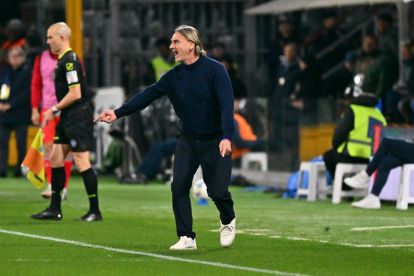 CREMONA, ITALY - MARCH 16: Coach Davide Nicola of US Cremonese reacts during the Serie A match between US Cremonese and ACF Fiorentina at Stadio Giovanni Zini on March 16, 2026 in Cremona, Italy. (Photo by Marco M. Mantovani/Getty Images)