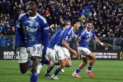 COMO, ITALY - MARCH 15: Diego Carlos of Como 1907 celebrates after scoring their team's second goal during the Serie A match between Como 1907 and AS Roma at Giuseppe Sinigaglia Stadium on March 15, 2026 in Como, Italy. (Photo by Marco Luzzani/Getty Images)