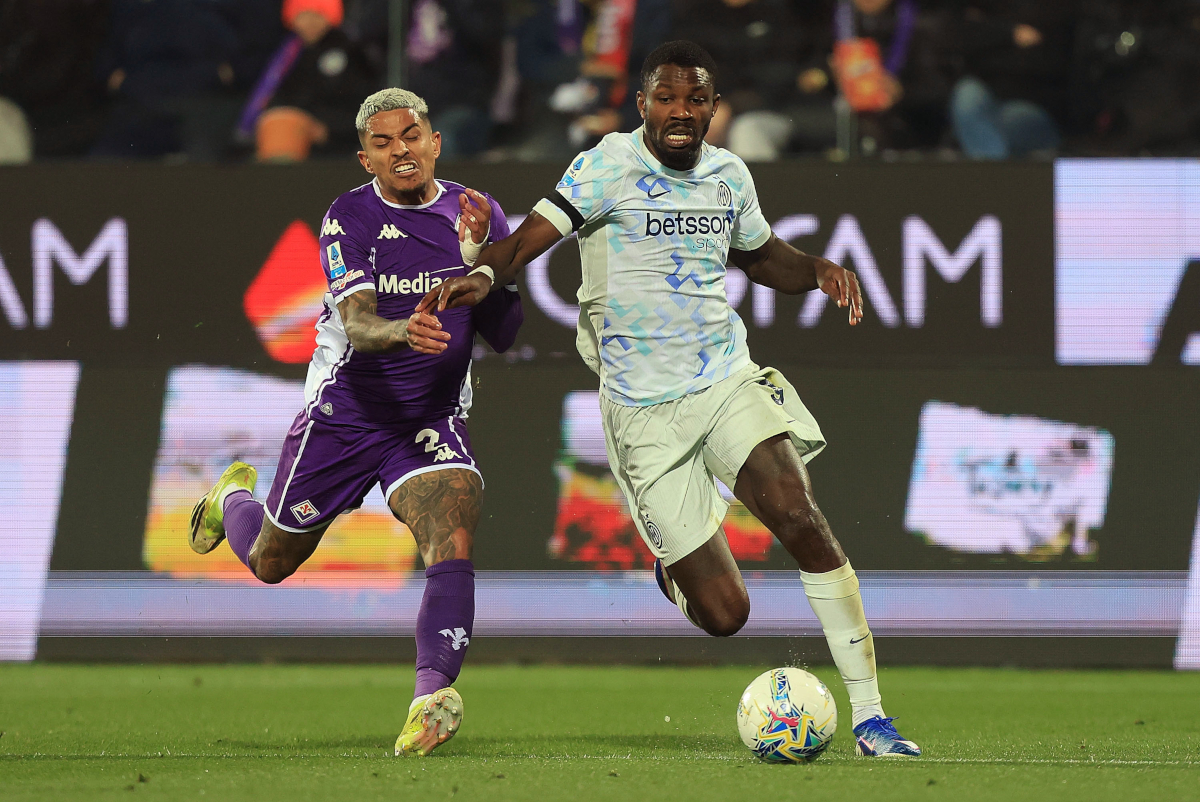 FLORENCE, ITALY - MARCH 22: Domilson Cordeiro dos Santos known as Dodo of ACF Fiorentina ina against Marcus Thuram of FC Internazionale during the Serie A match between ACF Fiorentina and FC Internazionale at Artemio Franchi on March 22, 2026 in Florence, Italy. (Photo by Gabriele Maltinti/Getty Images)
