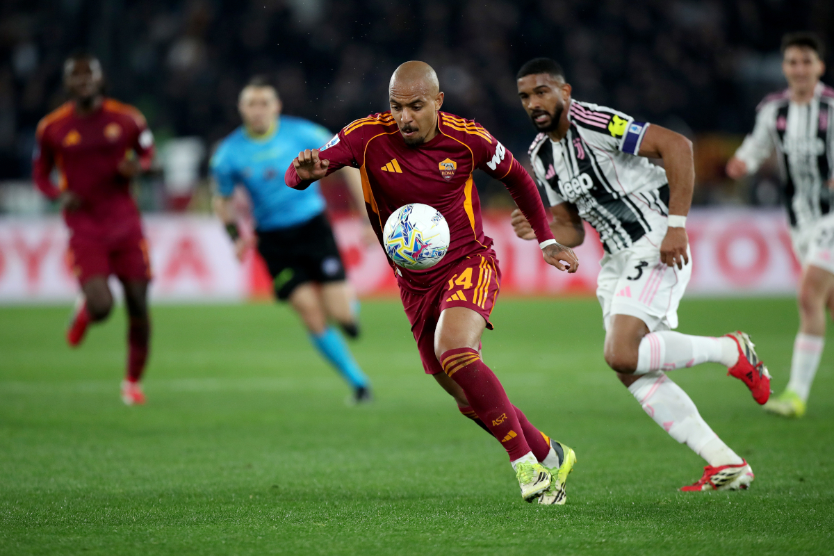 ROMA, ITÁLIA - 01 DE MARÇO: Donel Malone da AS Roma durante a partida da Série A entre AS Roma e Juventus FC no Stadio Olimpico em 01 de março de 2026 em Roma, Itália. (Foto de Paolo Bruno/Getty Images)
