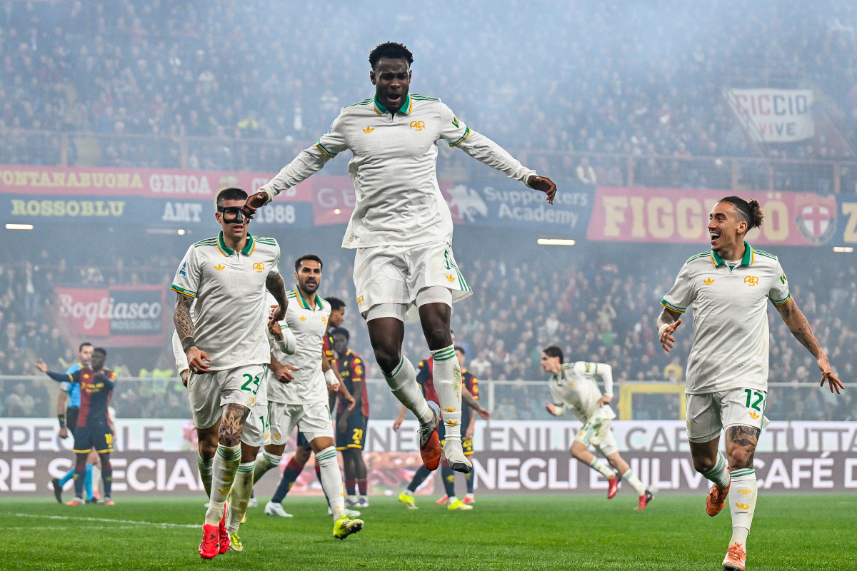 GENOA, ITALY - MARCH 8: Evan N'Dicka of Roma (center) celebrates with his team-mates after scoring a goal during the Serie A match between Genoa CFC and AS Roma at Luigi Ferraris Stadium on March 8, 2026 in Genoa, Italy. (Photo by Getty Images)