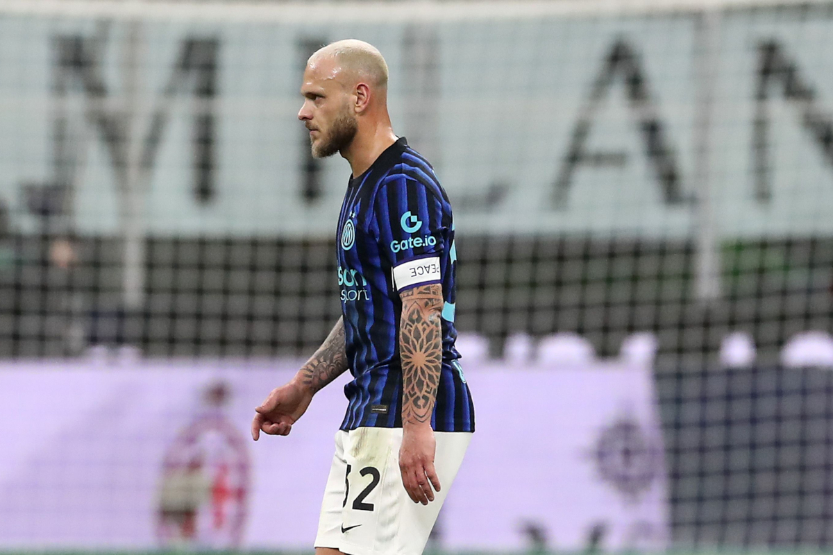 MILAN, ITALY - MARCH 08: Federico Dimarco of Inter shows his dejection at the end of the Serie A match between AC Milan and FC Internazionale at Giuseppe Meazza Stadium on March 08, 2026 in Milan, Italy. (Photo by Marco Luzzani/Getty Images)