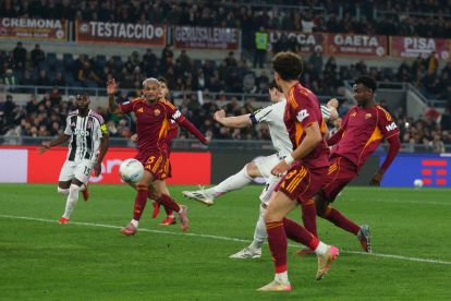 ROME, ITALY - MARCH 01: Federico Gatti of Juventus scores their third goal during the Serie A match between AS Roma and Juventus FC at Stadio Olimpico on March 01, 2026 in Rome, Italy. (Photo by Paolo Bruno/Getty Images)