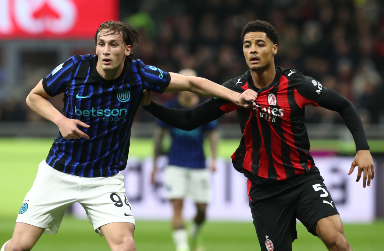 MILAN, ITALY - MARCH 08: Francesco Pio Esposito of Inter competes with Koni De Winter of AC Milan during the Serie A match between AC Milan and FC Internazionale at Giuseppe Meazza Stadium on March 08, 2026 in Milan, Italy. (Photo by Marco Luzzani/Getty Images)