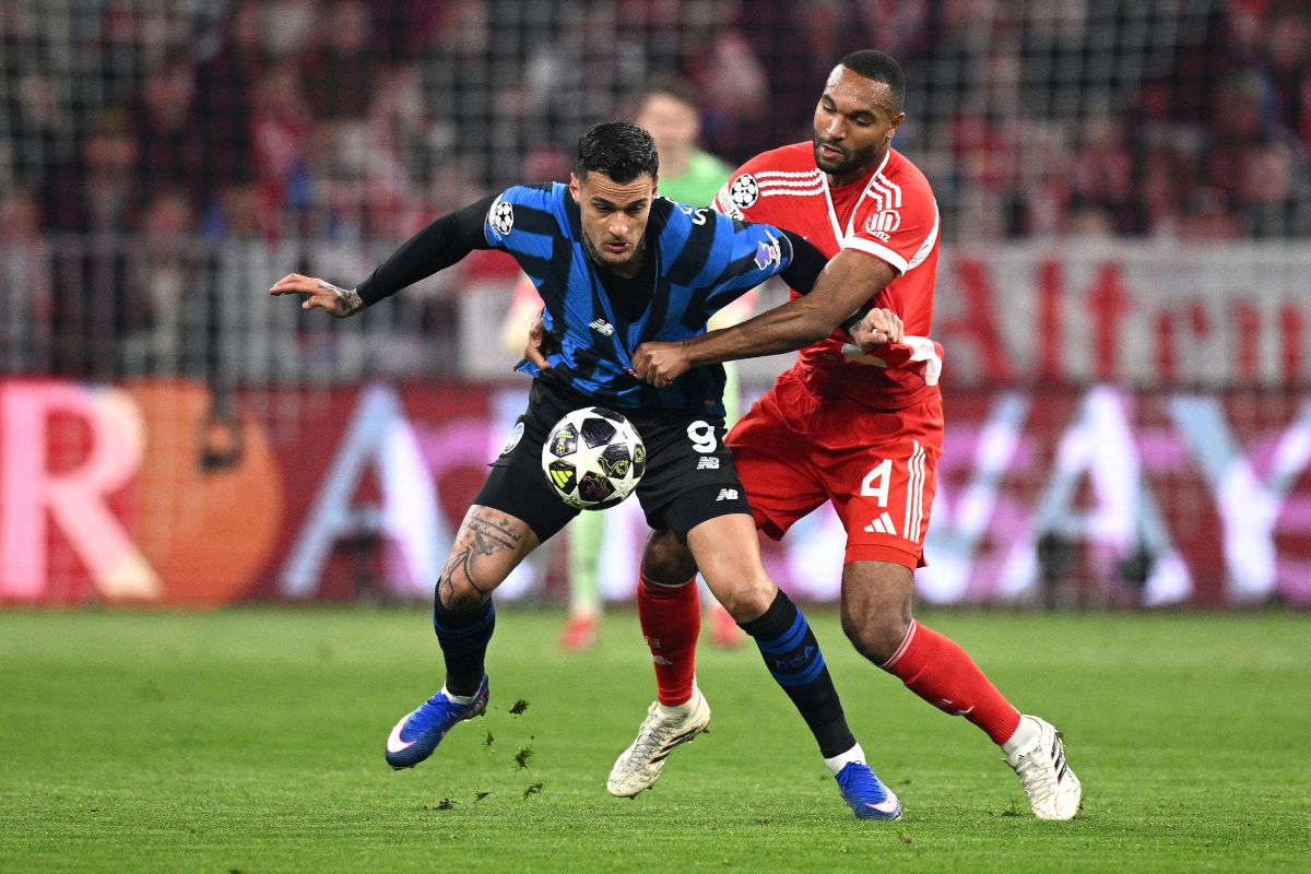MUNICH, GERMANY - MARCH 18: Gianluca Scamacca of Atalanta is challenged by Jonathan Tah of FC Bayern Munich during the UEFA Champions League 2025/26 Round of 16 Second Leg match between FC Bayern München and Atalanta BC at Football Arena Munich on March 18, 2026 in Munich, Germany. (Photo by Stuart Franklin/Getty Images)