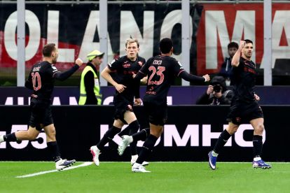MILAN, ITALY - MARCH 21: Giovanni Simeone of Torino celebrates scoring his team's first goal with teammates during the Serie A match between AC Milan and Torino FC at Giuseppe Meazza Stadium on March 21, 2026 in Milan, Italy. (Photo by Marco Luzzani/Getty Images)