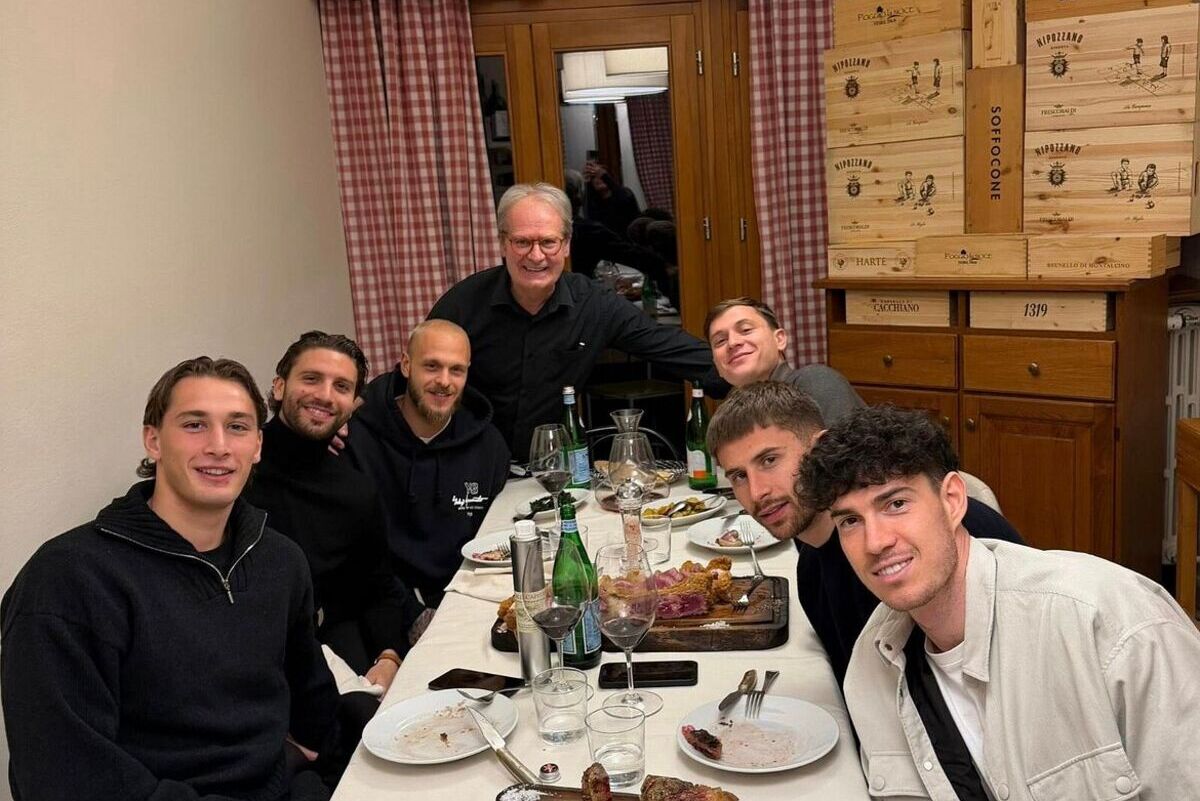 L-R: Pio Esposito, Manuel Locatellii, Federico Dimarco, Nicolo Barella, Guglielmo Vicario and Alessandro Bastoni pictured getting dinner in Florence while on international duty with Italy.
