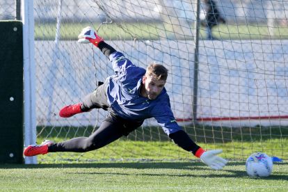 ROME, ITALY - JANUARY 27: Ivan Provedel of SS Lazio during the SS Lazio training session at the Formello Sport Centre on January 27, 2026 in Rome, Italy. (Photo by Marco Rosi - SS Lazio/Getty Images)