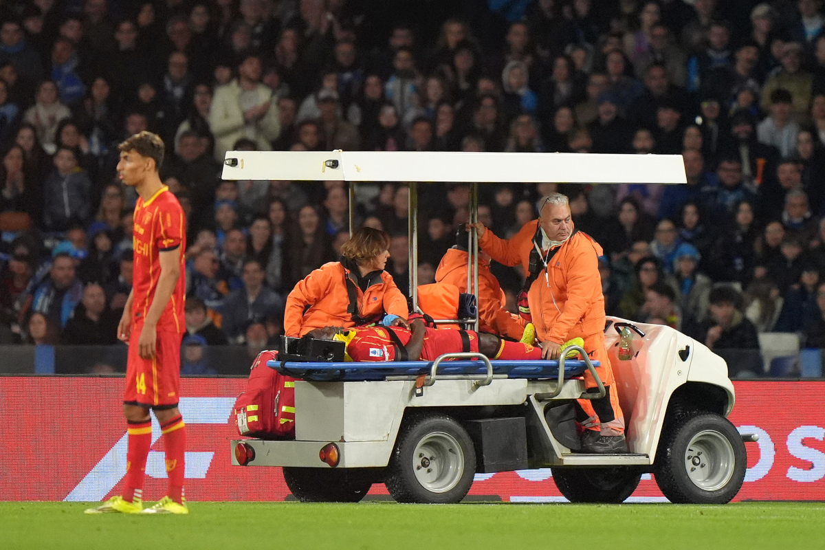 NAPLES, ITALY - MARCH 14: Lameck Banda of US Lecce collapsed during the Serie A match between SSC Napoli and US Lecce at Stadio Diego Armando Maradona on March 14, 2026 in Naples, Italy. (Photo by Francesco Pecoraro/Getty Images)