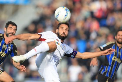 PISA, ITALY - MARCH 15: Leonardo Pavoletti of Cagliari Calcio scores a goal during the Serie A match between Pisa SC and Cagliari Calcio at Arena Garibaldi on March 15, 2026 in Pisa, Italy. (Photo by Gabriele Maltinti/Getty Images)