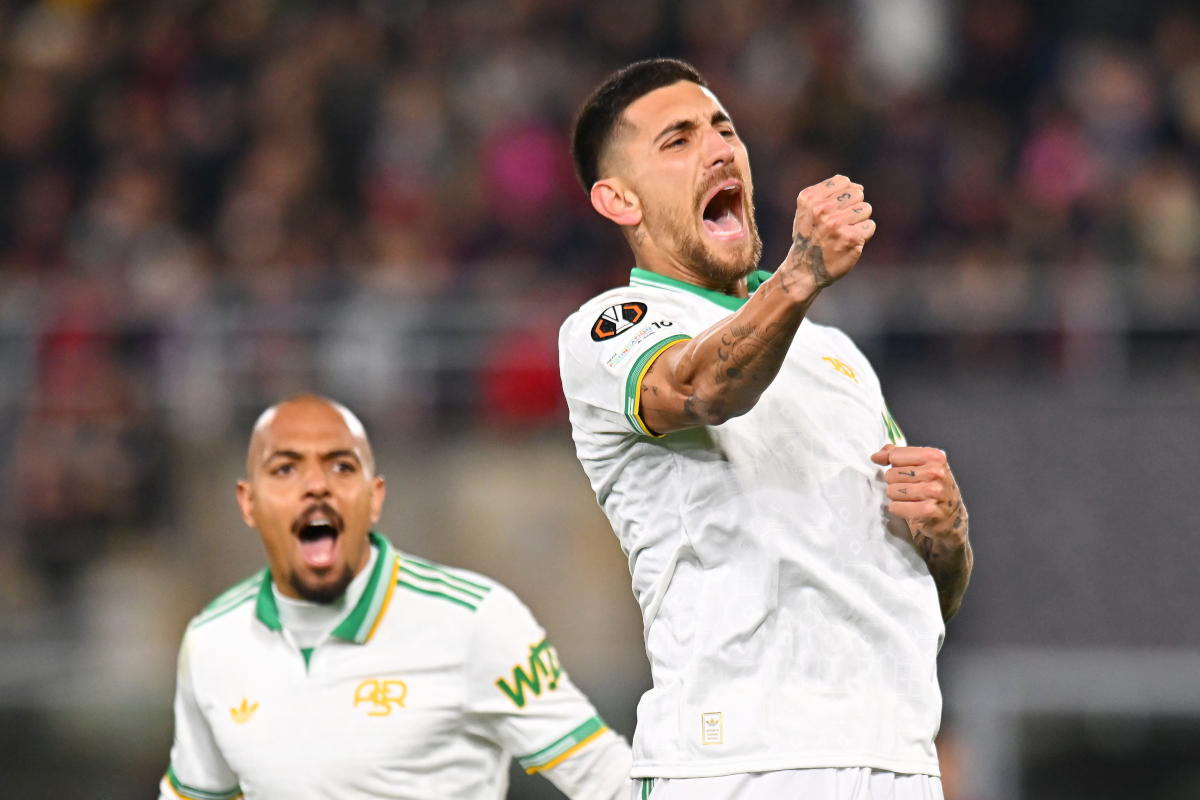 BOLOGNA, ITALY - MARCH 12: Lorenzo Pellegrini of AS Roma celebrates scoring his team's first goal during the UEFA Europa League 2025/26 Round of 16 First Leg match between Bologna FC 1909 and AS Roma at Stadio Renato Dall'Ara on March 12, 2026 in Bologna, Italy. (Photo by Alessandro Sabattini/Getty Images)