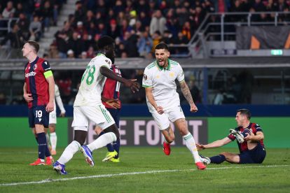 BOLOGNA, ITALY - MARCH 12: Lorenzo Pellegrini of AS Roma celebrates scoring his team's first goal during the UEFA Europa League 2025/26 Round of 16 First Leg match between Bologna FC 1909 and AS Roma at Stadio Renato Dall'Ara on March 12, 2026 in Bologna, Italy. (Photo by Alessandro Sabattini/Getty Images)