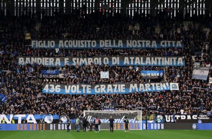 BERGAMO, ITALY - MARCH 22: Atalanta fans display a banner to celebrate player Marten de Roon who becomes the clubs record appearance holder during the Serie A match between Atalanta BC and Hellas Verona FC at Gewiss Stadium on March 22, 2026 in Bergamo, Italy. (Photo by Francesco Scaccianoce/Getty Images)