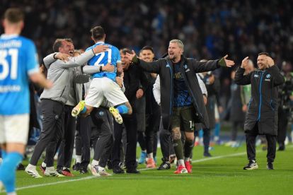 NAPLES, ITALY - MARCH 14: Matteo Politano of SSC Napoli celebrates after scoring his side second goal during the Serie A match between SSC Napoli and US Lecce at Stadio Diego Armando Maradona on March 14, 2026 in Naples, Italy. (Photo by Francesco Pecoraro/Getty Images)