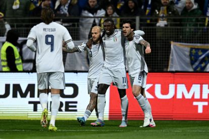 ZENICA, BOSNIA AND HERZEGOVINA - MARCH 31: Moise Kean of Italy celebrates with his teammates after scoring his team's opening goal during the FIFA World Cup 2026 European Qualifiers KO play-offs match between Bosnia and Herzegovina and Italy at Stadion Bilino Polje on March 31, 2026 in Zenica, Bosnia and Herzegovina. (Photo by Getty Images/Getty Images)