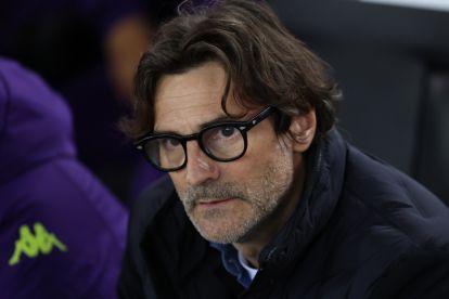 UDINE, ITALY - MARCH 02: Fiorentina manager Paolo Vanoli looks on from the bench during the Serie A match between Udinese Calcio and ACF Fiorentina at Stadio Friuli on March 02, 2026 in Udine, Italy. (Photo by Timothy Rogers/Getty Images)