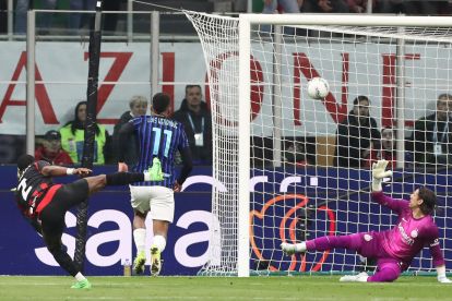 MILAN, ITALY - MARCH 08: Pervis Estupinan of AC Milan scores their team's first goal during the Serie A match between AC Milan and Inter at Giuseppe Meazza Stadium on March 08, 2026 in Milan, Italy. (Photo by Marco Luzzani/Getty Images)