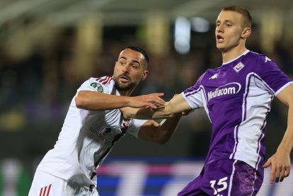 FLORENCE, ITALY - MARCH 12: Ivi Lopez of Rakow Czestochowa battles for the ball with Pietro Comuzzo of ACF Fiorentina during the UEFA Conference League 2025/26 round of 16 first leg match between ACF Fiorentina and Rakow Czestochowa at Stadio Artemio Franchi on March 12, 2026 in Florence, Italy. (Photo by Gabriele Maltinti/Getty Images)