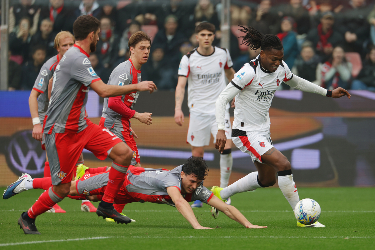 CREMONA, ITALY - MARCH 01: Rafael Leao of AC Milan in action during the Serie A match between US Cremonese and AC Milan at Stadio Giovanni Zini on March 01, 2026 in Cremona, Italy. (Photo by Francesco Scaccianoce/Getty Images)