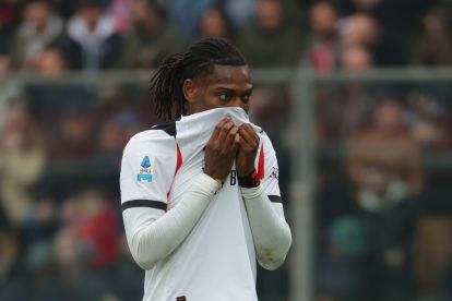 CREMONA, ITALY - MARCH 01: Rafael Leao of AC Milan looks dejected during the Serie A match between US Cremonese and AC Milan at Stadio Giovanni Zini on March 01, 2026 in Cremona, Italy. (Photo by Francesco Scaccianoce/Getty Images)