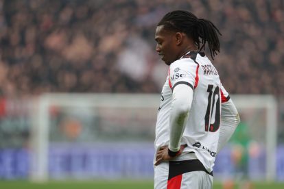 CREMONA, ITALY - MARCH 01: Rafael Leao of AC Milan looks dejected during the Serie A match between US Cremonese and AC Milan at Stadio Giovanni Zini on March 01, 2026 in Cremona, Italy. (Photo by Francesco Scaccianoce/Getty Images)