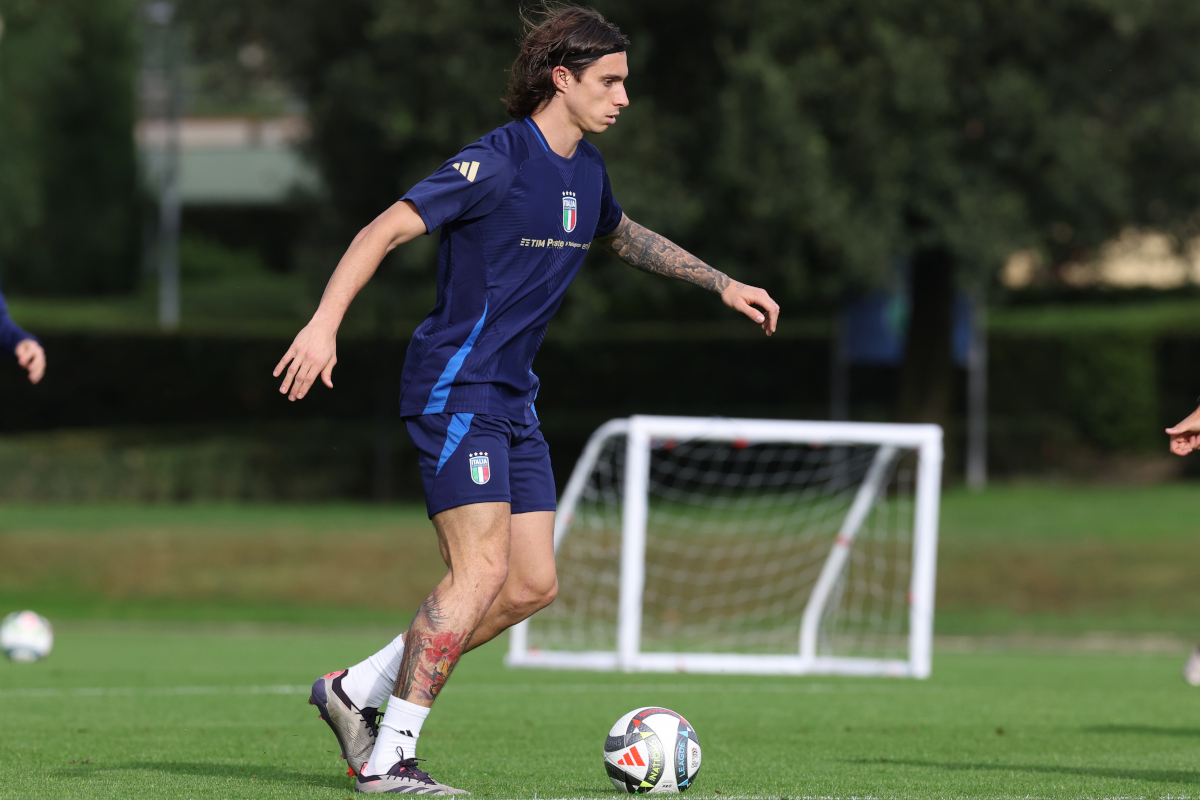 FLORENCE, ITALY - OCTOBER 08: Riccardo Calafiori of Italy in action during a Italy training session at Centro Tecnico Federale di Coverciano on October 08, 2024 in Florence, Italy. (Photo by Claudio Villa/Getty Images)