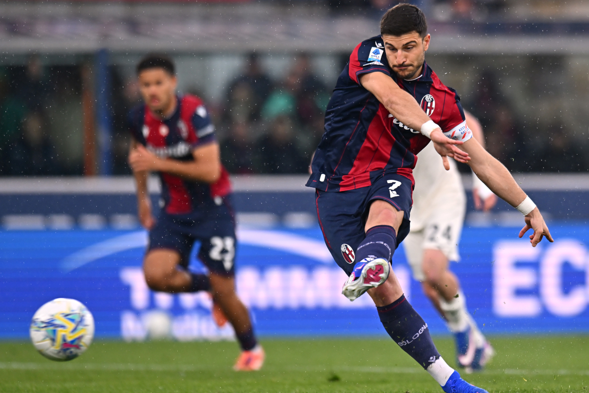 BOLOGNA, ITÁLIA - 22 DE MARÇO: Riccardo Orsolini do Bologna perde um pênalti durante a partida da Série A entre Bologna FC 1909 e SS Lazio no Estádio Renato Dall'Ara em 22 de março de 2026 em Bolonha, Itália. (Foto de Alessandro Sabattini/Getty Images)