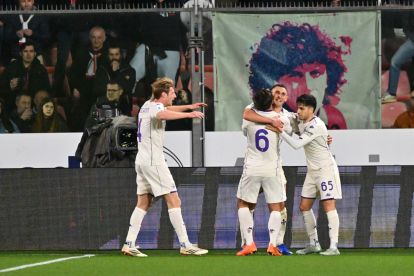 CREMONA, ITALY - MARCH 16: Roberto Piccoli of ACF Fiorentina celebrates after scoring the 0-2 goal during the Serie A match between US Cremonese and ACF Fiorentina at Stadio Giovanni Zini on March 16, 2026 in Cremona, Italy. (Photo by Marco M. Mantovani/Getty Images)