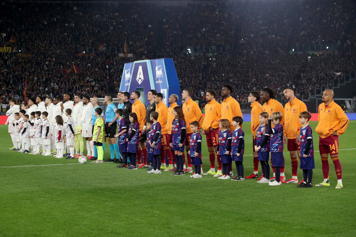 ROME, ITALY - MARCH 01: General view inside the stadium as players of both side's line up prior to the Serie A match between AS Roma and Juventus FC at Stadio Olimpico on March 01, 2026 in Rome, Italy. (Photo by Paolo Bruno/Getty Images)