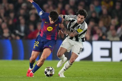 BARCELONA, SPAIN - MARCH 18: Marc Bernal of FC Barcelona is challenged by Sandro Tonali of Newcastle United during the UEFA Champions League 2025/26 Round of 16 Second Leg match between FC Barcelona and Newcastle United FC at Camp Nou on March 18, 2026 in Barcelona, Spain. (Photo by Alex Caparros/Getty Images)