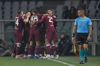 TURIN, ITALY - MARCH 01: Giovanni Simeone of Torino FC celebrates scoring the opening goal during the Serie A match between Torino FC and SS Lazio at Stadio Olimpico di Torino on March 01, 2026 in Turin, Italy. (Photo by Marco Rosi - SS Lazio/Getty Images)