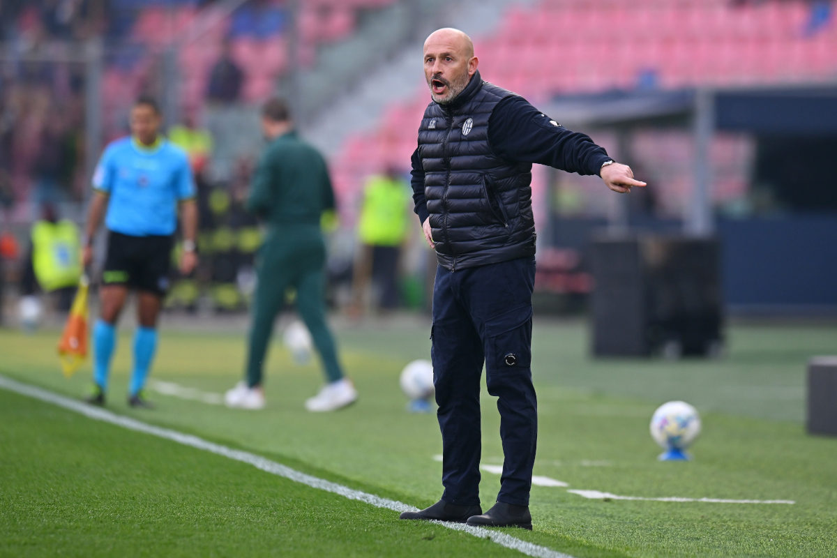 BOLOGNA, ITALY - MARCH 08: Vincenzo Italiano, Head Coach of Bologna, gestures during the Serie A match between Bologna FC 1909 and Hellas Verona FC at Renato Dall'Ara Stadium on March 08, 2026 in Bologna, Italy. (Photo by Alessandro Sabattini/Getty Images)