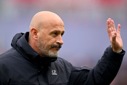 BOLOGNA, ITALY - MARCH 22: Vincenzo Italiano, Head Coach of Bologna, waves to the crowd prior to the Serie A match between Bologna FC 1909 and SS Lazio at Renato Dall'Ara Stadium on March 22, 2026 in Bologna, Italy. (Photo by Alessandro Sabattini/Getty Images)